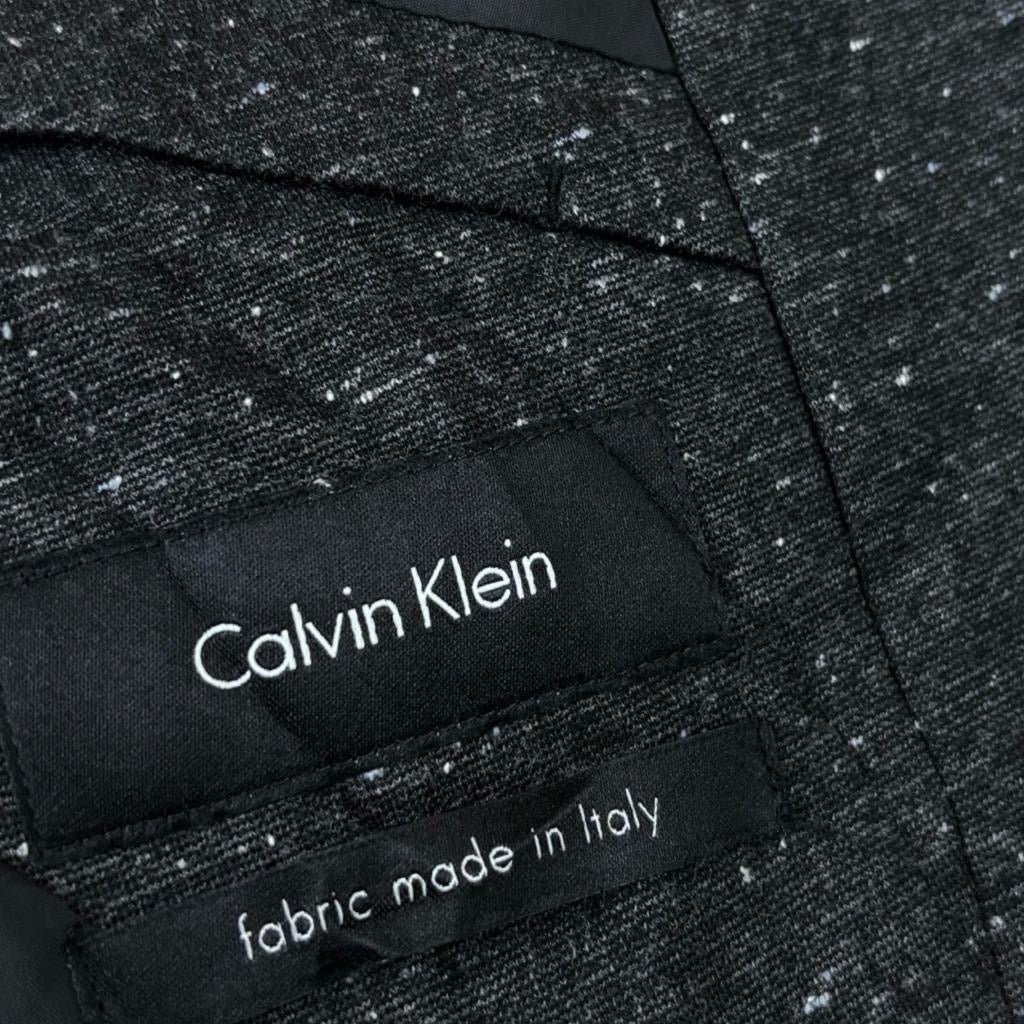 Calvin Klein Malaysian Grey Texture Fabric Made in Italy Chest 21” Len ...