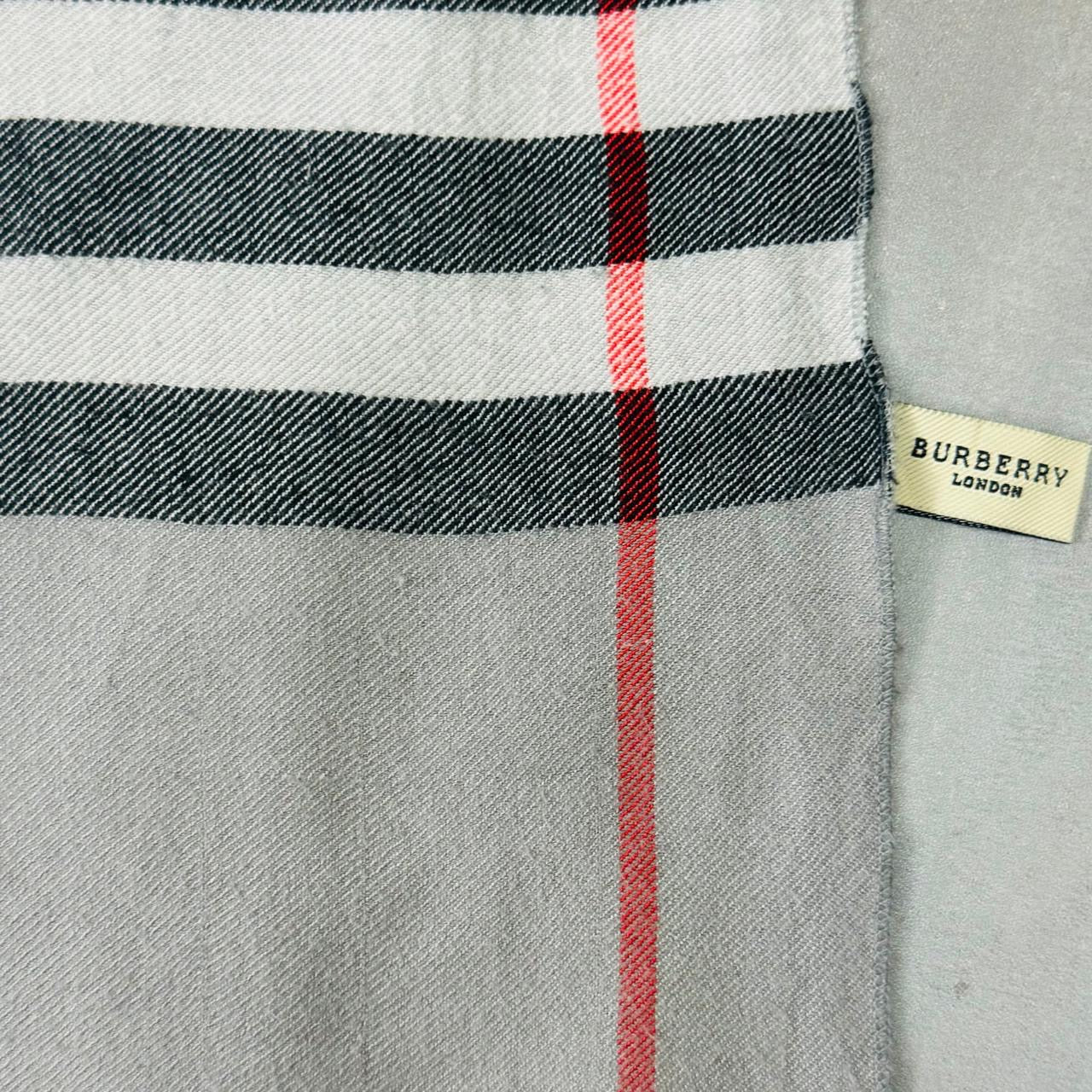 Burberry Grey Nova Check Shawl - 100% Cashmere/Wool (0022)