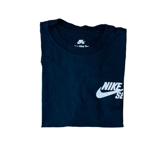 The Nike Tee Black Medium  Chest 22”