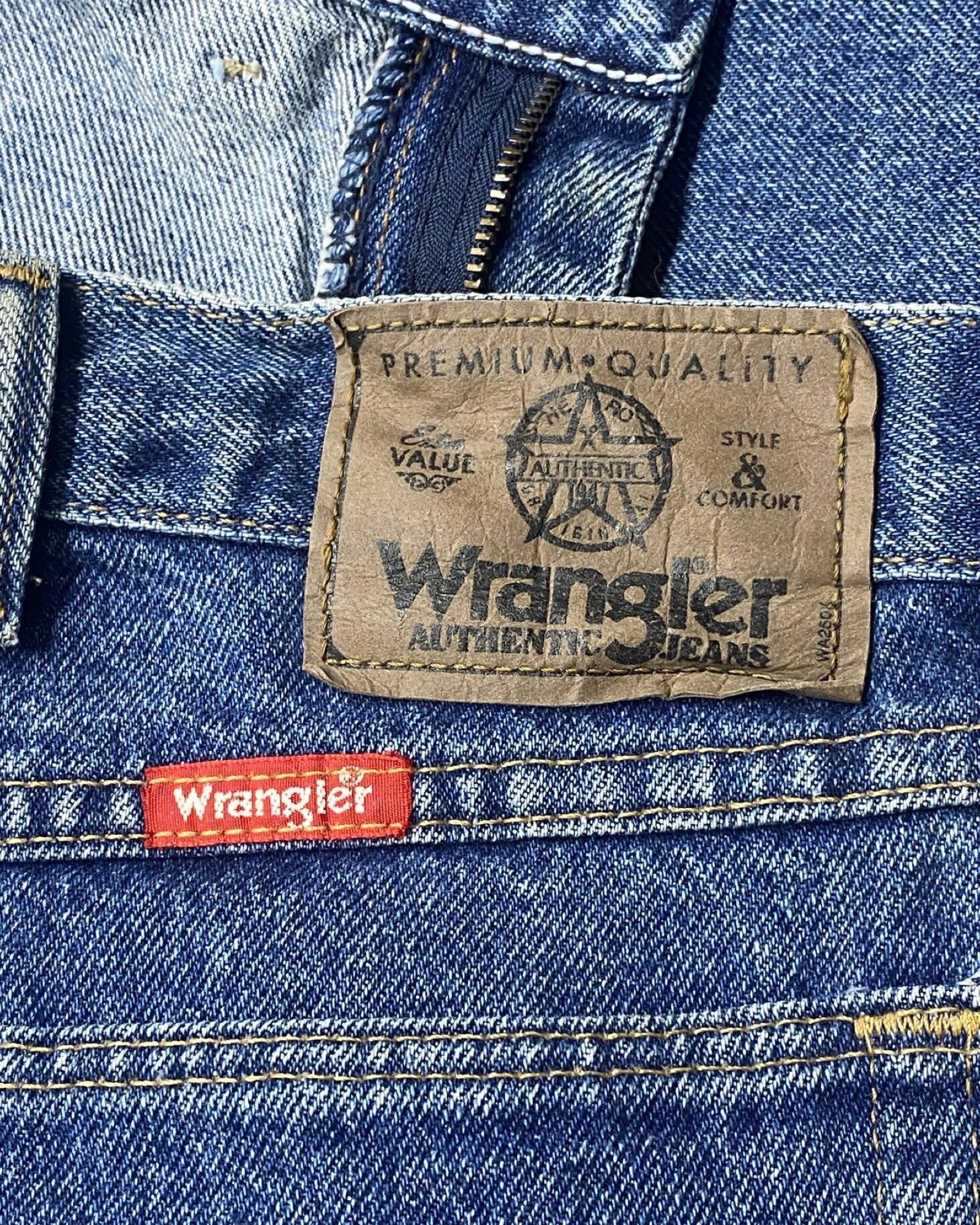 Wrangler Classic Mid-Wash Jeans | Waist 42” | Length 43.5”